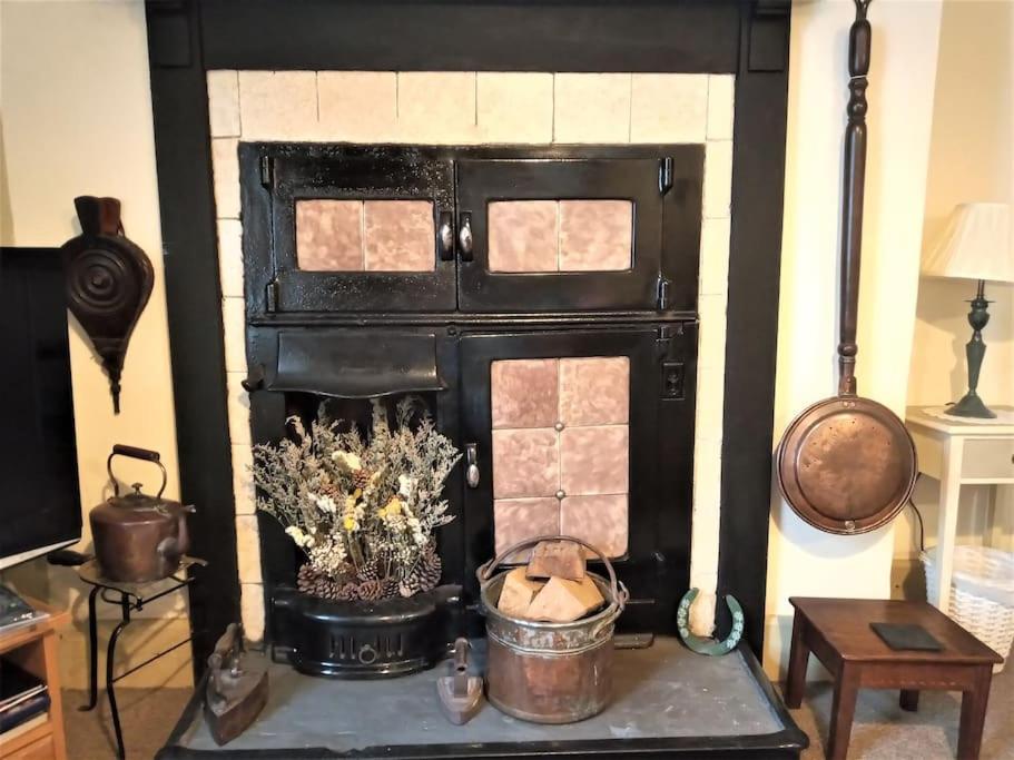Ty Hen - Quirky Grade II Listed Cottage ブライナイ・フェスティニオグ エクステリア 写真